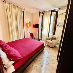 https://catania-duomo-shine.taorminaitalyhotels.com